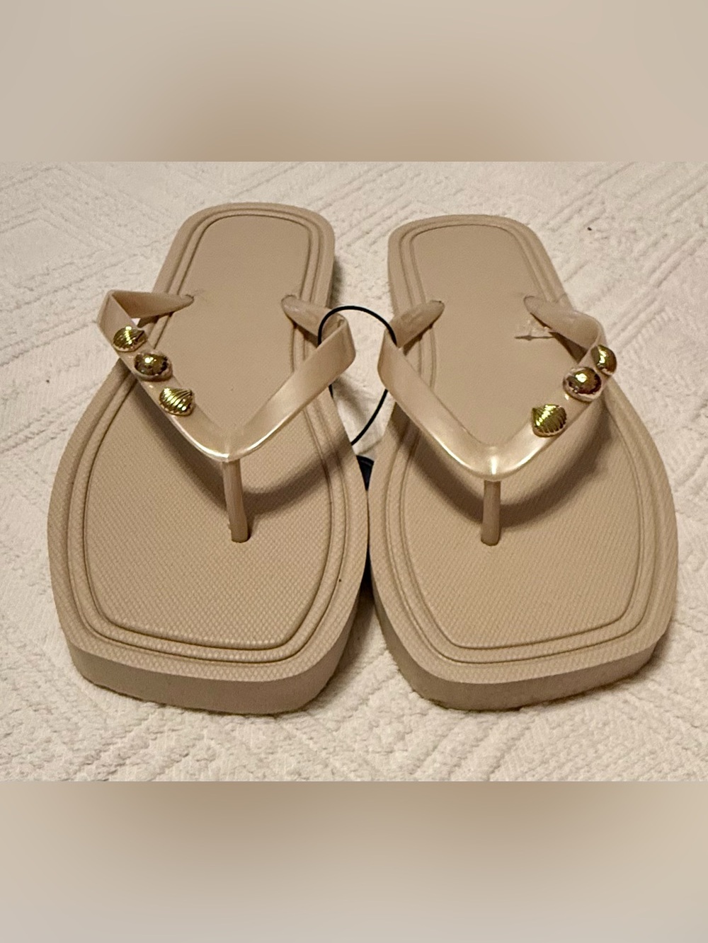 Sandals Flip Flops slip on shoes - size 7/8 med NEW! Golden Beige w/gold accents - Picture 4 of 11